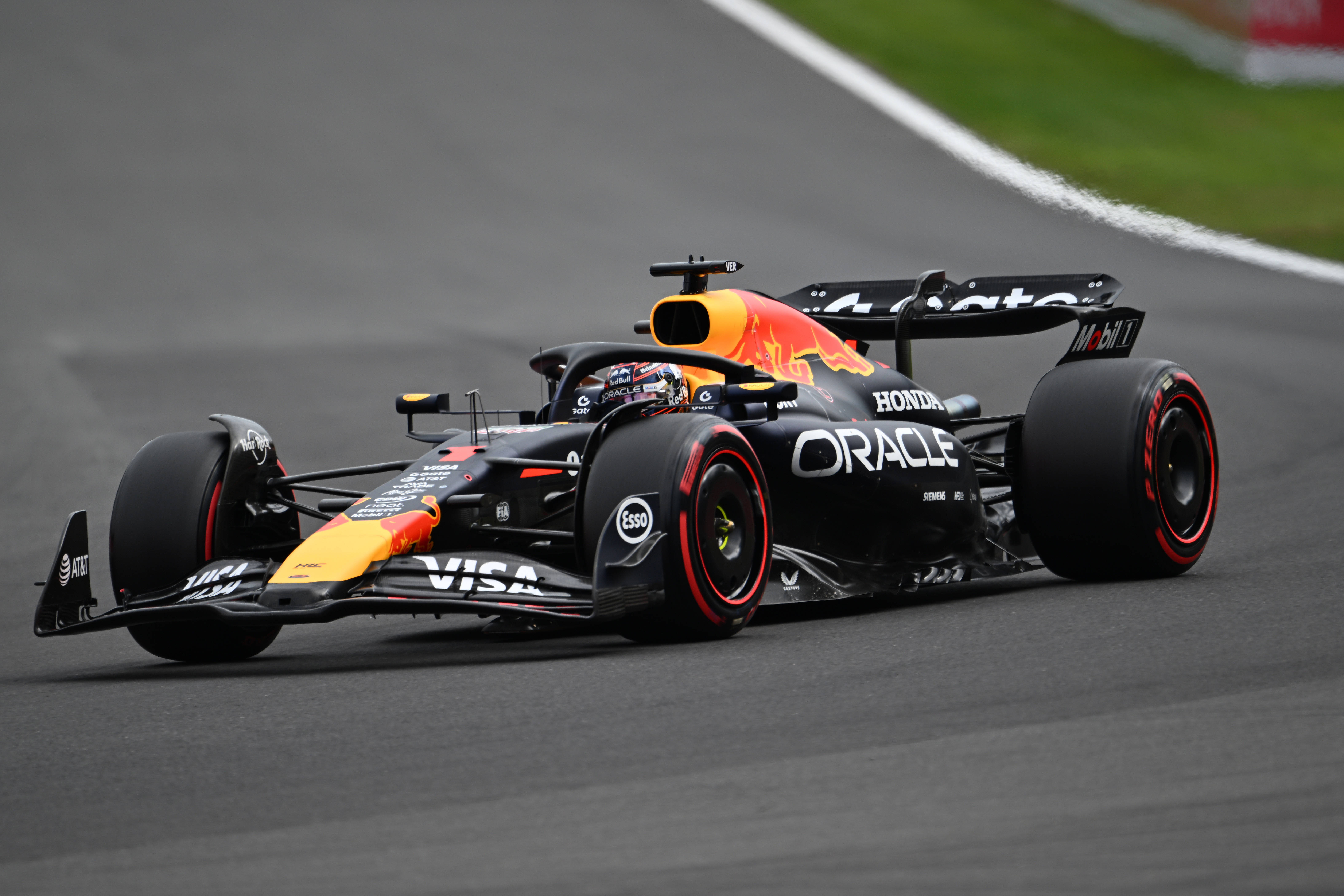 雷诺车队绝杀红牛车队，勒克莱尔统治全场